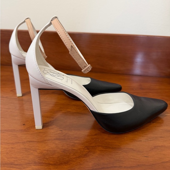 ANTONIO MELANI Black and Tan Heels - Picture 2 of 8
